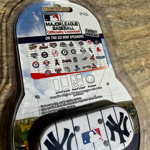 NIB iHIP Major League Baseball on the go mini speakers - Picture 11 of 11